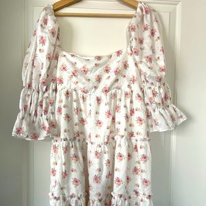 Women’s babydoll floral dress.